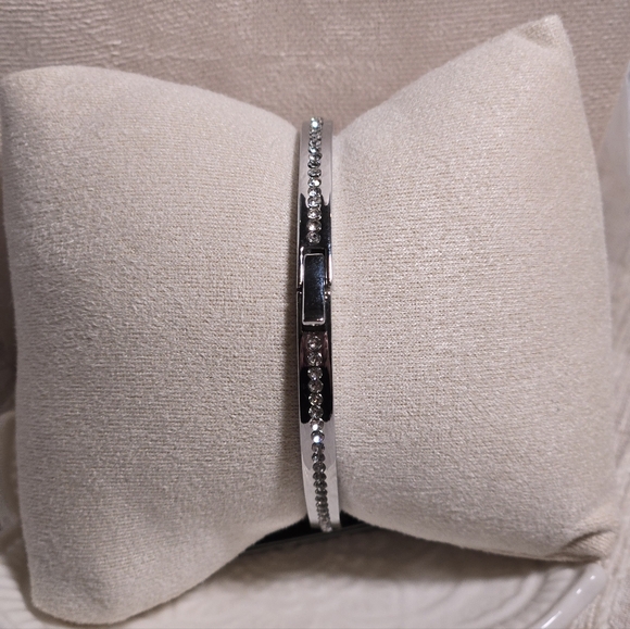 Kate Spade Ring It Up Crystal Pave Hinged Bangle Bracelet Silvertone NWT - Picture 3 of 4